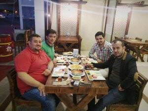 Sabri Yatağanlı ve dostları sahurda buluşmuşlar