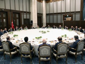 Erdoğan iftar yemeğinde ilim adamlarını ağırladı