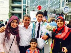 Can ailesinde mezuniyet mutluluğu