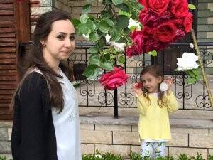 Berrin ve Ece Kuntoğlu’ndan kartpostallık kare