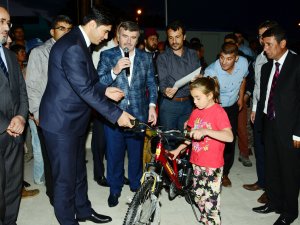 Başkan Akyürek, Çeltik iftarında çocukları sevindirdi