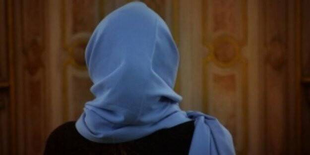 Almanya Başörtü Yasağını Şimdilik Erteledi