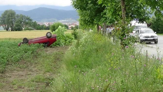 Takla Atan Otomobil Domates Tarlasına Uçtu