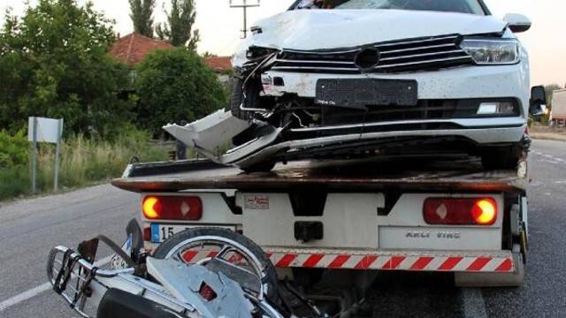 Kavşakta otomobille motosiklet çarpıştı: 1 ölü, 1 yaralı