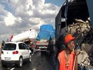 TIR'a Tanker Çarptı