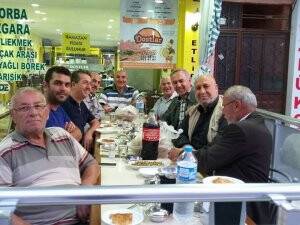 Dede Hoca ve arkadaşları Dostlar Etliekmek’te