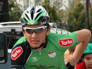 Milli bisikletçimize otobüs çarptı