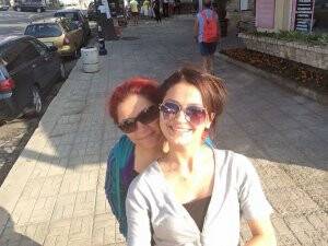 Sevde hanım kızı ile birlikte