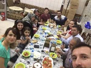 Mehmet Ali Atiker ailesinden iftar öz çekimi
