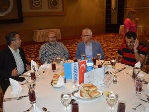 Eski vekiller iftarda buluştu