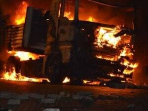 Erzurum'da Teröristler 8 Aracı Yaktı