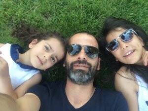 Veli Erim prensesleri ile birlikte