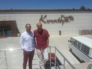 Kocatepe Kahvenin patronu Hasan Yıldırım iş görüşmesinde