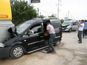 Üç araç kaza yaptı!