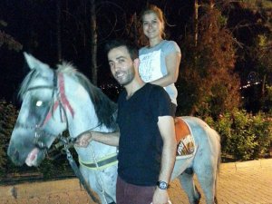 Digilli çifti Meram’da atları ile birlikte