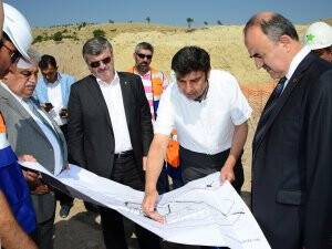 Vali Erol ve Başkan Akyürek NEÜ'yü gezdi