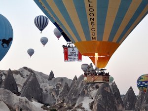 Kapadokya’da balonlar şehitler için havalandı