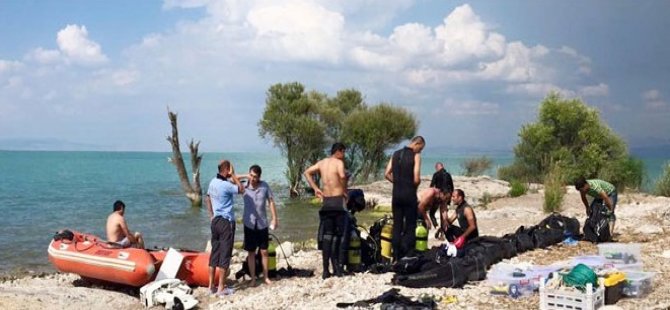 İki kız kardeş serinlemek için girdikleri gölde boğuldu