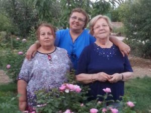 Türkan Hanım arkadaşları ile Pınarbaşı’nda