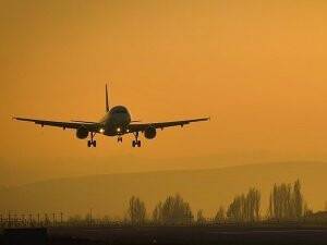 Endonezya'da Yolcu Uçağı Kayboldu