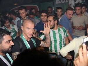 Holmen'e Görkemli Karşılama