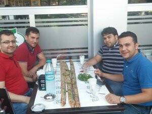 Ahmet Karakoyun ve Serdar Türkoğlu misafiri ile Recai keyfinde