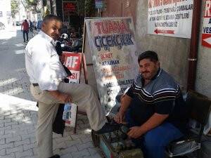 Cuma Ali Koçak ayakkabıyı da iyi boyar