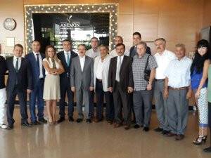 Müdür Çıpan ve başarılı turizmciler bir arada