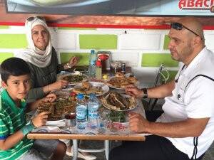 Şanlı ailesinin kuzu kelle keyfi