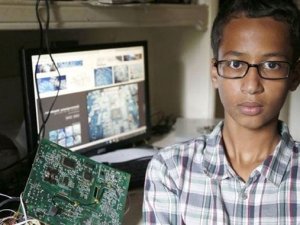 Yaptığı Saat Bomba Sanılan Müslüman Öğrenciye Obama'dan Destek