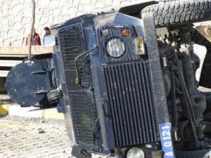 Muş'ta polisleri taşıyan araç kaza yaptı: 2 şehit
