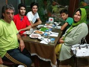 Kaçıran ailesi akşam yemeğinde