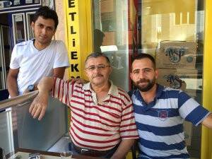 Dostlar etliekmekte sohbet anı