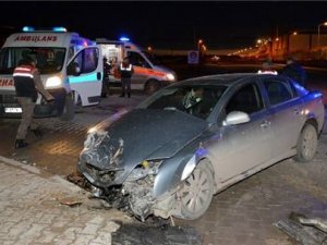 Aksaray'da Otomobille Minibüs Çarpıştı: 4 Yaralı