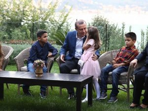Cumhurbaşkanı Erdoğan Çocuklarla Bayramlaştı