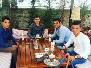 Muhammed Ali Selek arkadaşları ile Champs Elysees’de