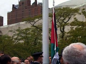 Filistin bayrağı göndere çekildi