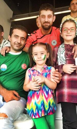 Baharoğlu ve Bal aileleri maç havasına girmiş