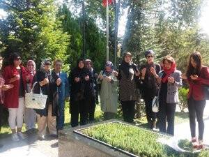 Asena'lar, Türkeş'in mezarında