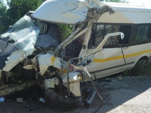 Adana'da Minibüs İle Kamyon Çarpıştı: 3 Yaralı