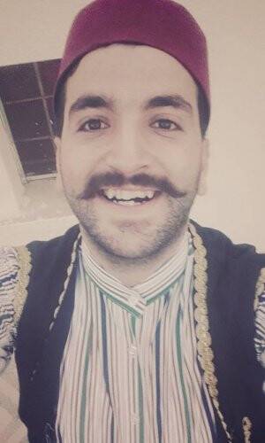 Yunus Yılmaz fesleri giymiş