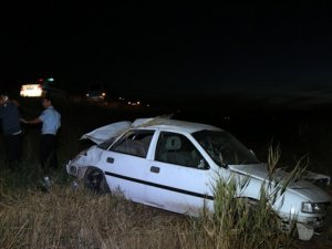Sivas'ta Otomobil Devrildi: 2 Ölü,1 Yaralı