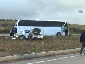 Yolcu Otobüsüyle Otomobil Çarpıştı: 1 Ölü