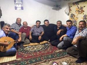 Okay Tınkır ve dostlarının gece muhabbeti