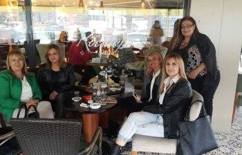 Sosyal hanımların hafta sonu birlikteliği