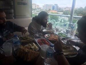 Koray Avcı etliekmeğe bayıldı