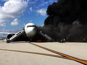 Venezuella'da yolcu uçağı alev aldı!