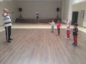 Aşkan Anaokulunda mutlu beden eğitimi dersi