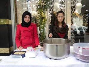 Sahra Butik’ten aşure ikramı