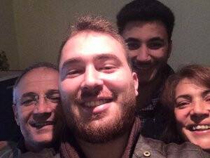 Burak Demirbaş’tan Aile Selfiesi